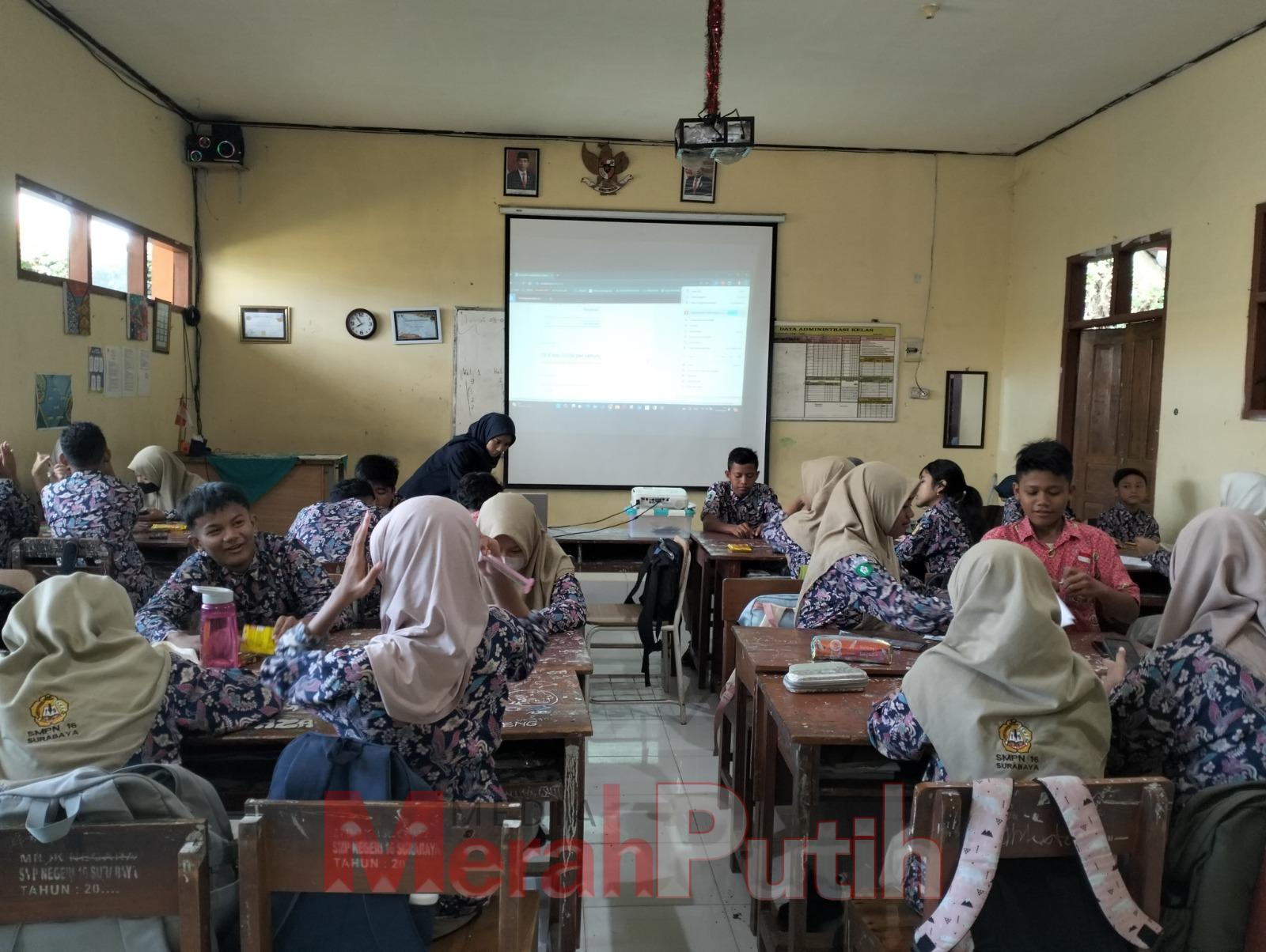 Dalam interaksi yang hangat dan penuh semangat mahasiwa UNESA memberikan wawsan kepada pelajar di salah satu SMPN Surabaya akan pentingnya menjaga keseimbangan alam tentang bagaimana setiap individu dapat berkontribusi dalam menjaga lingkungan I MMP I dok
