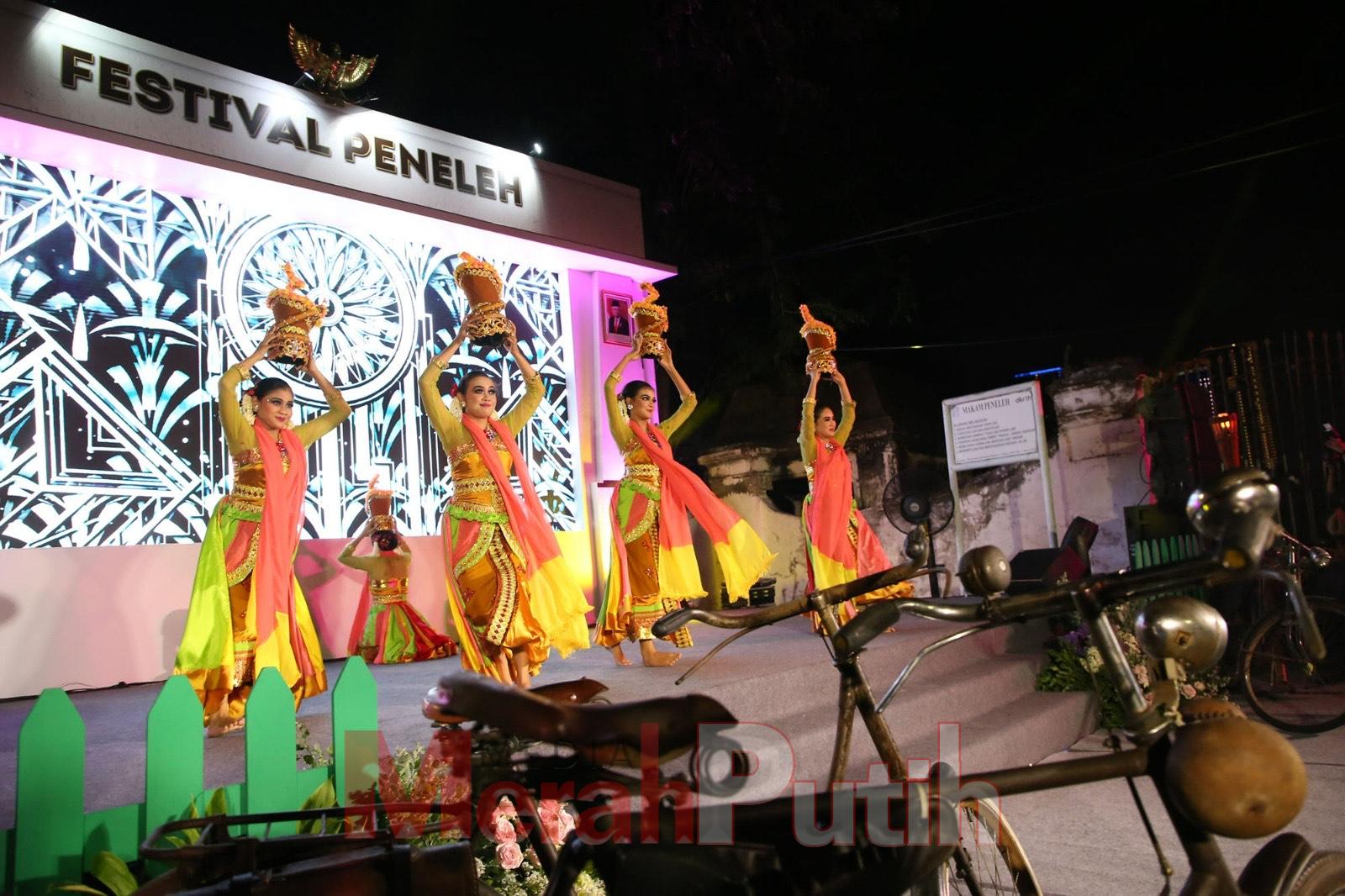 Festival Peneleh ini terselenggara berkat kolaborasi antara Pemerintah Kota (Pemkot) Surabaya, Bank Indonesia (BI) Jawa Timur, dan Kelompok Sadar Wisata (Pokdarwis) Peneleh. Acara ini merupakan bagian dari Java Culture Coffee (JCC) yang berlangsung dari t