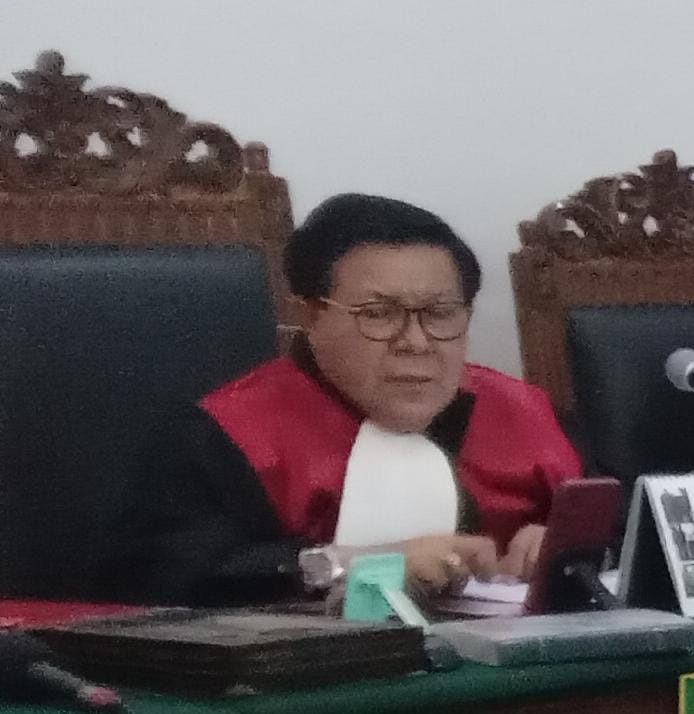 Pengacara keluarga Dini, Dimas Yehamura Al Farauq, mengungkapkan ada dugaan tindak pidana yang dilakukan oleh Majelis Hakim saat memutus bebas Ronald Tannur. Dugaan tindak pidana tersebut adalah pembuatan keterangan palsu dalam putusan I MMP I dok