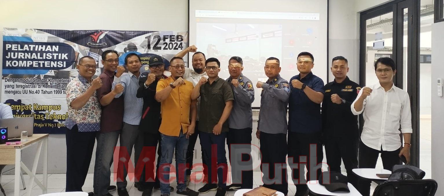 Pelatihan jurnalistik kompetensi yang diikuti peserta dari Kejaksaan, Perhutani, TNI, Advokat, Staf Kehumasan BPJS Kesehatan hingga mahasiswa, di Kampus Universitas Teknologi Surabaya (UTS) Senin (12/2/2024) lalu I MMP I dok 