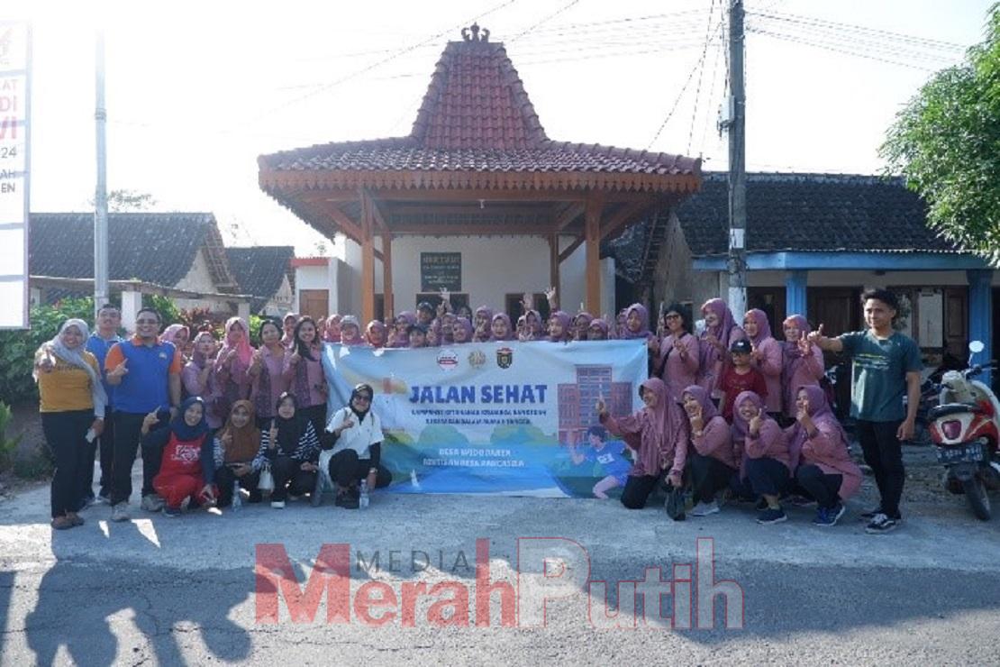 mahasiswa-mahasiswa yang tergabung dalam Komunitas Anti Intoleransi dan Radikalisme (KANIRA) Unesa. Para mahasiswa ini turun tangan langsung menjadi fasilitator dalam kegiatan PKM tahun ini, menunjukkan peran aktif generasi muda dalam peningkatan kesadara