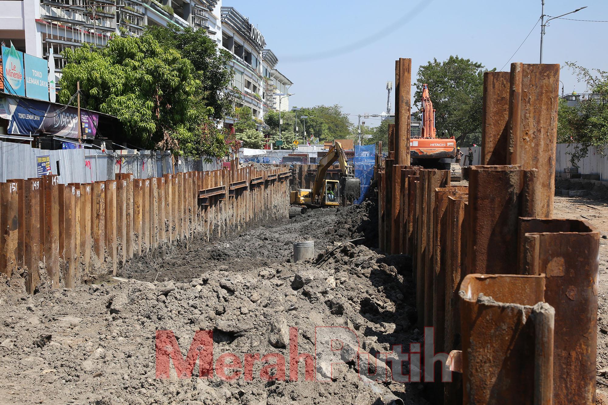 Pembangunan tunnel memiliki lebar 4 meter dan tinggi 172 meter yang menghubungkan Terminal Intermoda Joyoboyo dan Kebun Binatang Surabaya TIJ - KBS yang ditarget pada minggu ketiga bulan Agustus semua tiang pancang akan terpasang secara pararel I MMP I do