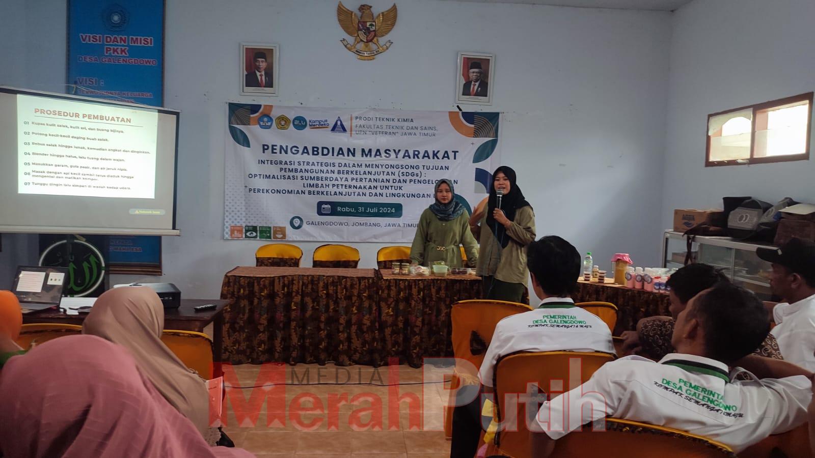 Ketua tim pelatihan, Ir. Titi Susilowati, M.T menjelaskan bahwa potensi besar yang dimiliki desa Galengdowo, Jombang ini dapat terus dikembangkan, dan inovasi produk seperti selai salak menjadi salah satu langkah strategis untuk mencapainya. I MMP I dok U