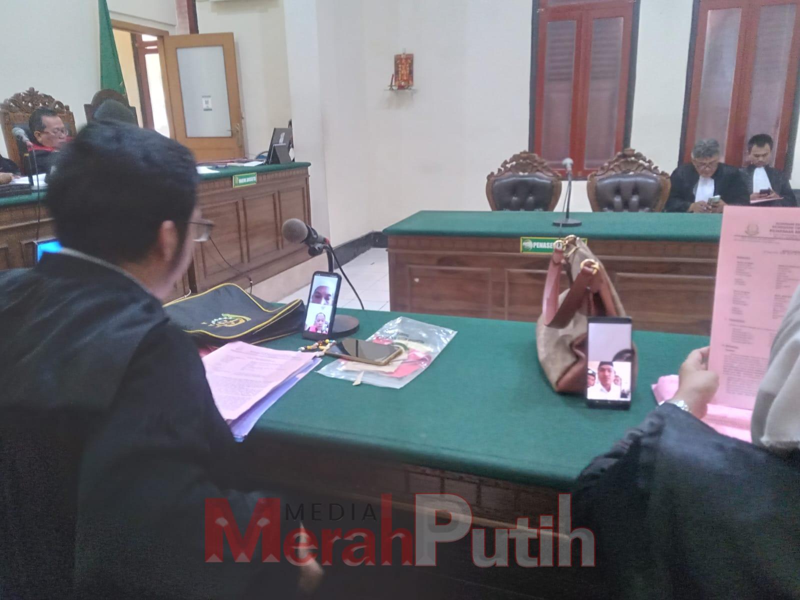 Dalam persidangan, terdakwa Mukhamad Afan tidak membantah keterangan saksi yang dihadirkan. Terdakwa juga tidak mengajukan saksi yang dapat meringankan posisinya, sehingga sidang berlanjut ke pemeriksaan terhadap terdakwa I MMP I Totok Prastyo