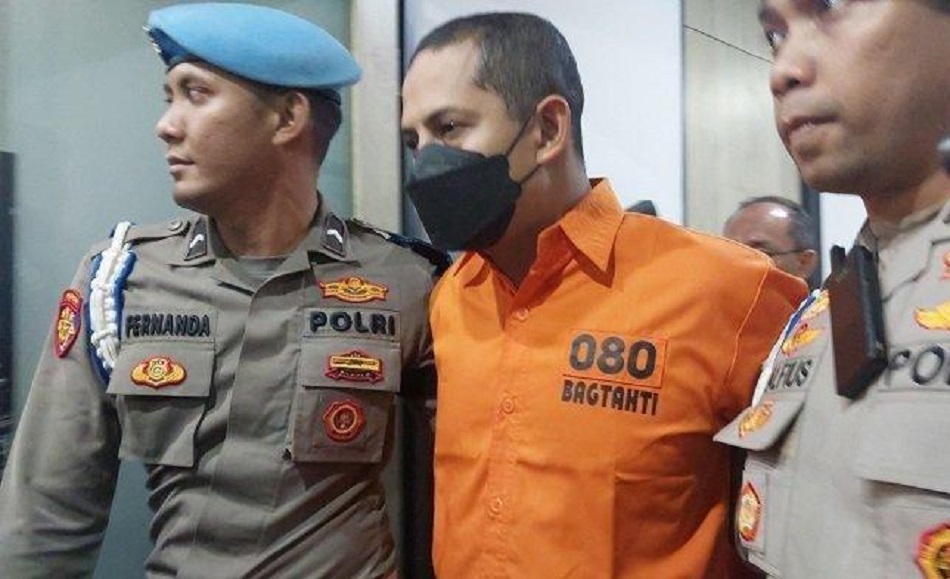 AKBP Fajar Widyadharma ditangkap terkait pelecehan seksual terhadap tiga anak di bawah umur, AKBP Fajar diduga di bawah pengaruh narkoba saat melakukan aksi bejat tersebut I MMP I Ist