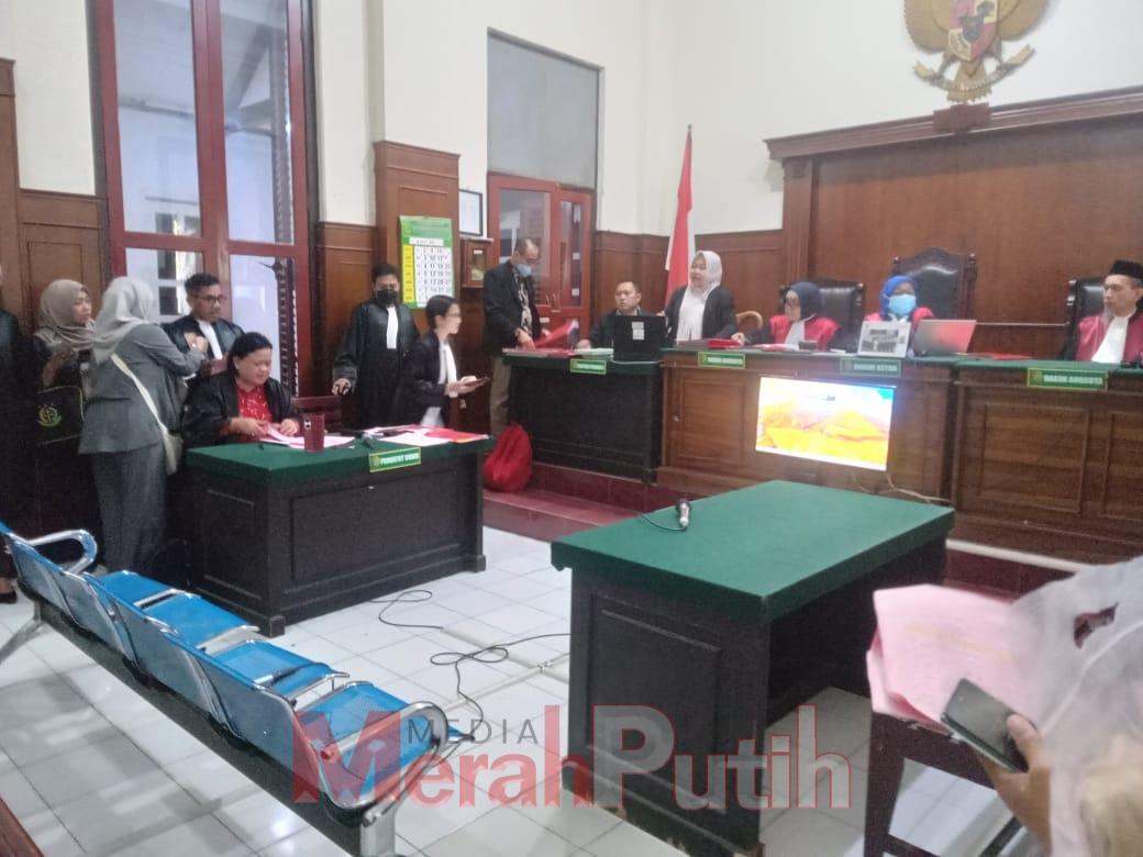 Dalam sidang putusan yang dibacakan oleh Ketua Majelis Hakim Nurnaningsih, dinyatakan bahwa terdakwa M. Latif bin Salim terbukti secara sah dan meyakinkan melakukan tindak pidana pencurian dengan pemberatan I MMP I Totok Prastyo