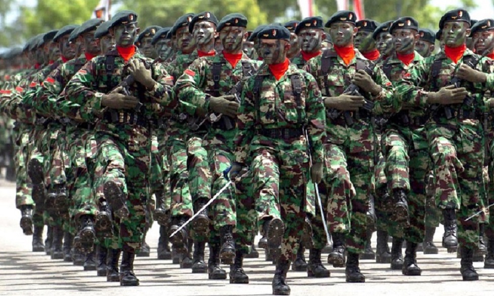 Perubahan terhadap UU No. 34 Tahun 2004 tentang TNI ini menunjukkan bahwa Presiden Prabowo kemungkinan besar akan segera mengesahkan RUU TNI tersebut, bahkan sebelum 30 hari setelah persetujuan bersama antara DPR dan Pemerintah I MMP I Ilustrasi pasukan T