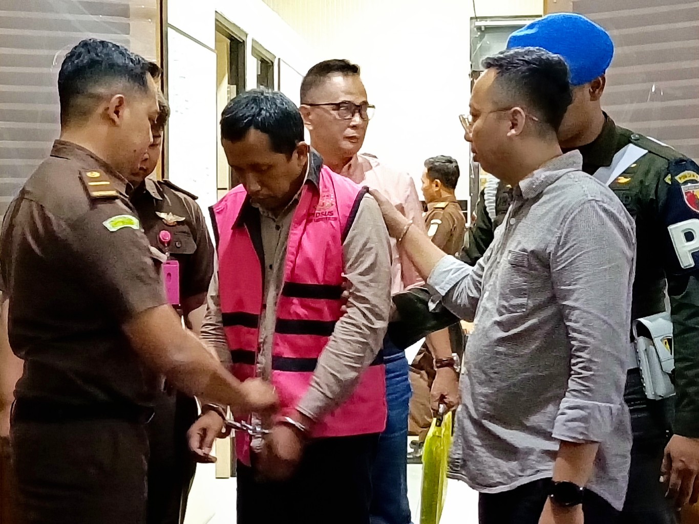 Kejari Kabupaten Blitar menetapkan MB, Direktur CV Cipta Graha Pratama, sebagai tersangka berdasarkan bukti-bukti yang telah ditemukan oleh pihak penyidik kejaksaan, yang cukup kuat baik secara subjektif maupun objektif I MMP I dok Kejari Blitar