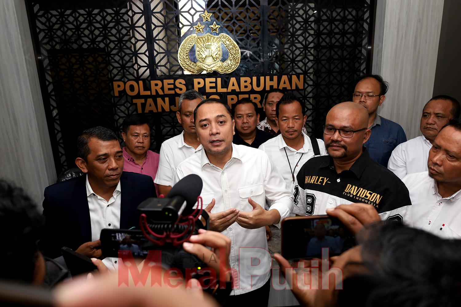 Wali Kota Eri Cahyadi peringatkan agar perusahaan segera mengembalikan ijazah yang ditahan, karena tindakan tersebut jelas melanggar peraturan daerah (Perda) Provinsi Jawa Timur Nomor 8 Tahun 2016 Pasal 42 I MMP I dok pemkot