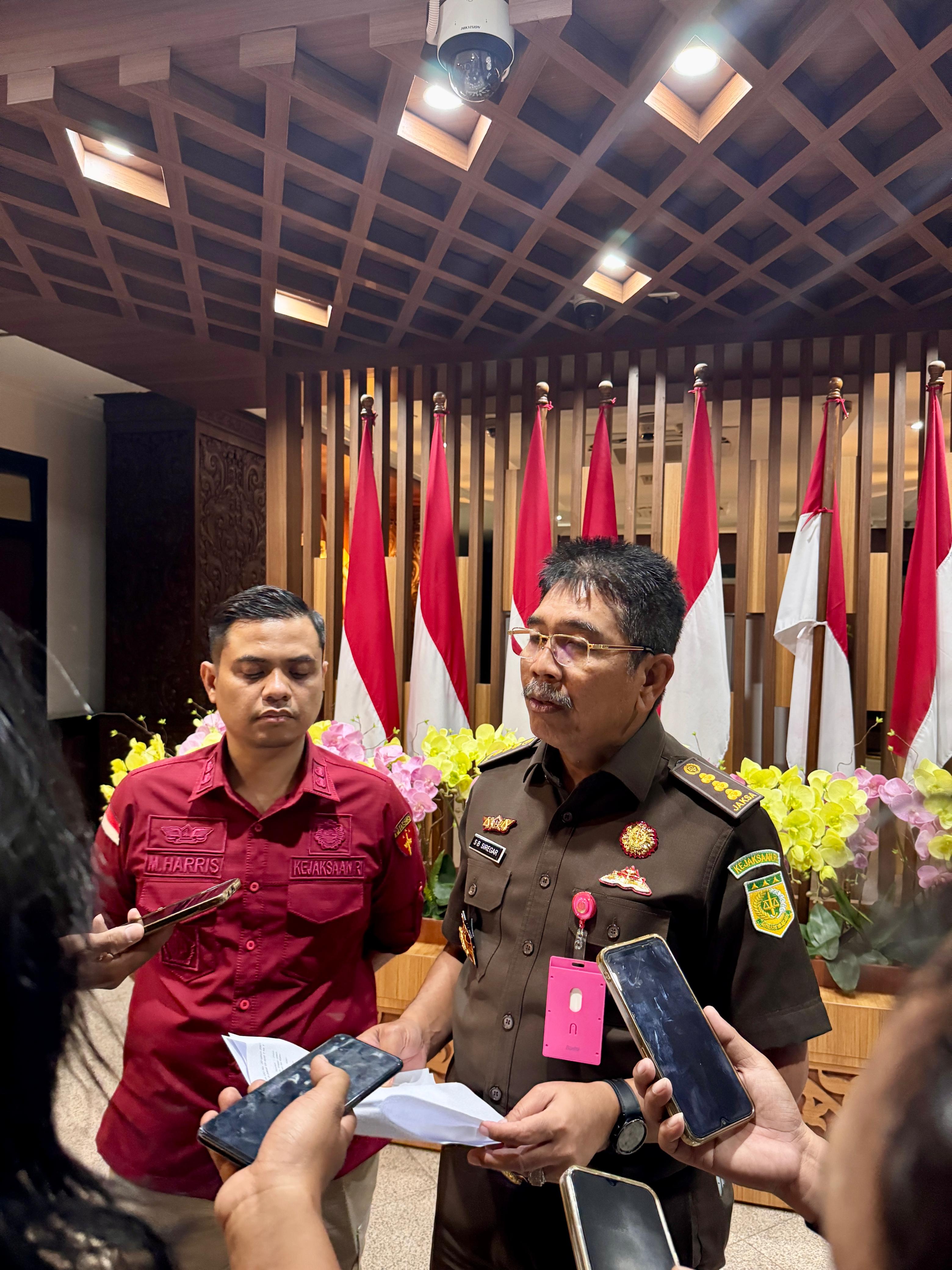 Asisten Pidana Khusus (Aspidsus) Kejati Jatim, Saiful Bahri Siregar, mengungkapkan bahwa penetapan tersangka terhadap mantan Direktur Politeknik Negeri Malang (Polinema) dan Hadi Setiawan, pemilik tanah, dilakukan setelah dilakukan pemeriksaan saksi-saksi