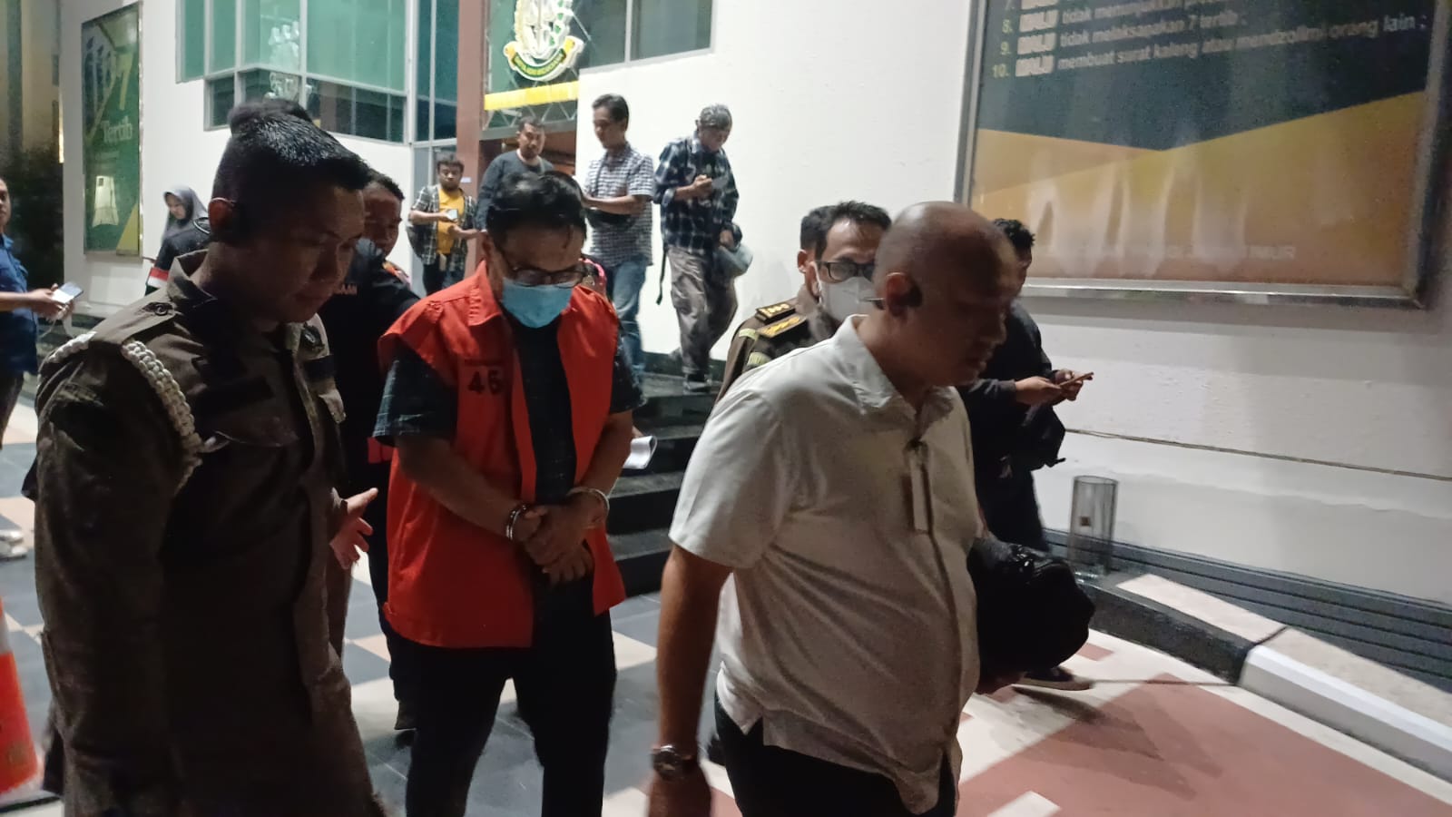 GSP mantan Kepala Bidang (Kabid) Jalan dan Jembatan pada Dinas Pekerjaan Umum Bina Marga dan Pematusan (DPUBMP) Kota Surabaya diduga mengalihkan uang gratifikasi dari sejumlah rekanan proyek ke dalam bentuk deposito dan investasi lainnya | MMP | Totok Pra