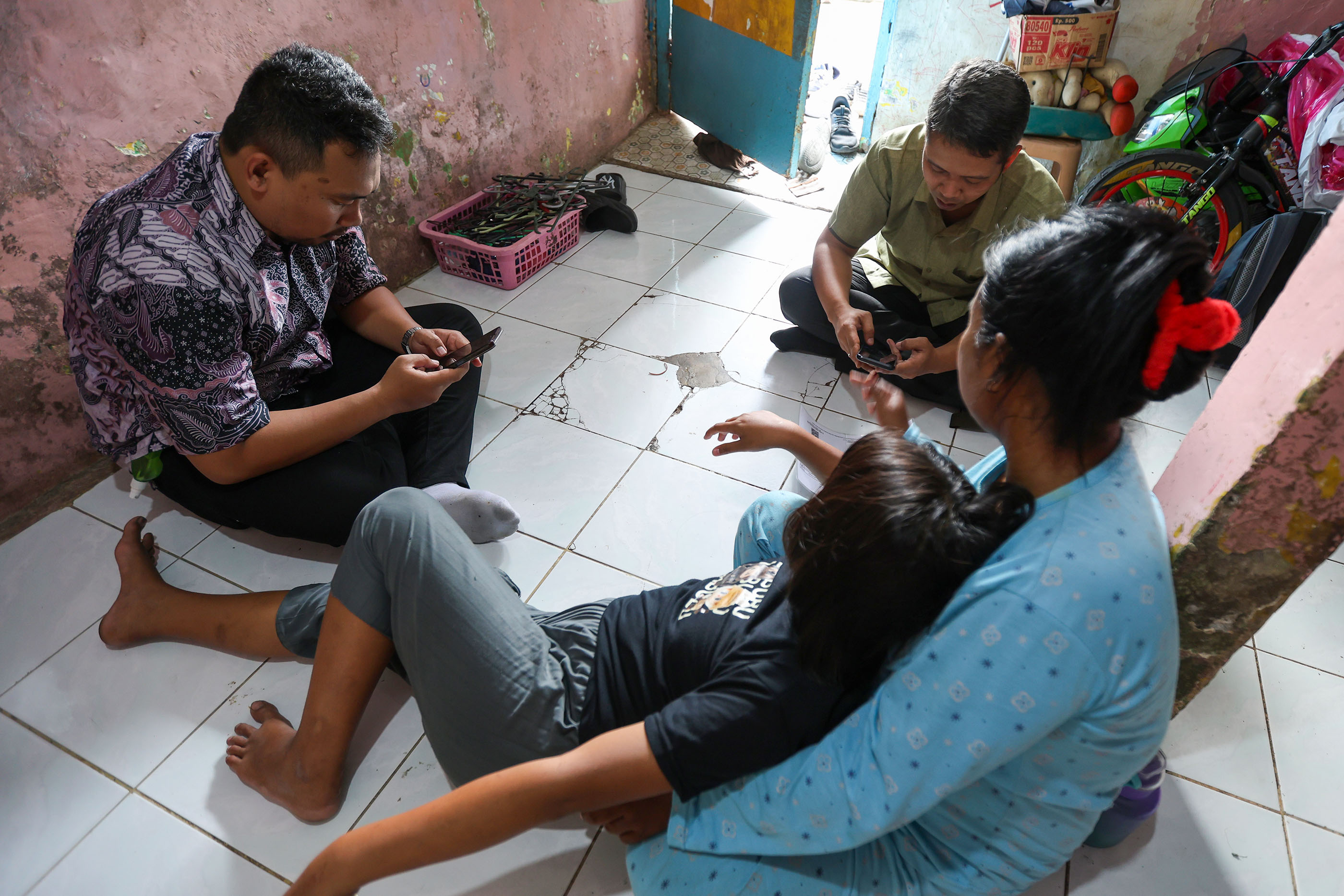 Dinas Pemberdayaan Perempuan, Perlindungan Anak, dan Keluarga Berencana (DP3A-PPKB) Pemerintah Kota Surabaya mengonfirmasi bahwa seorang anak berusia 10 tahun yang merupakan siswa kelas 4 Sekolah Dasar (SD) terjaring dalam operasi sweeping jam malam pada 
