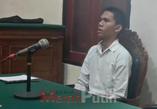 Dalam aksinya, terdakwa Moeses Edit Shekinah Glory berusaha menipu korban dengan mengaku sebagai anggota Polri yang bertugas di Polda Jawa Timur. Ia menawarkan jasa penukaran uang baru, yang pada akhirnya mengakibatkan kerugian bagi korban sebesar lebih d