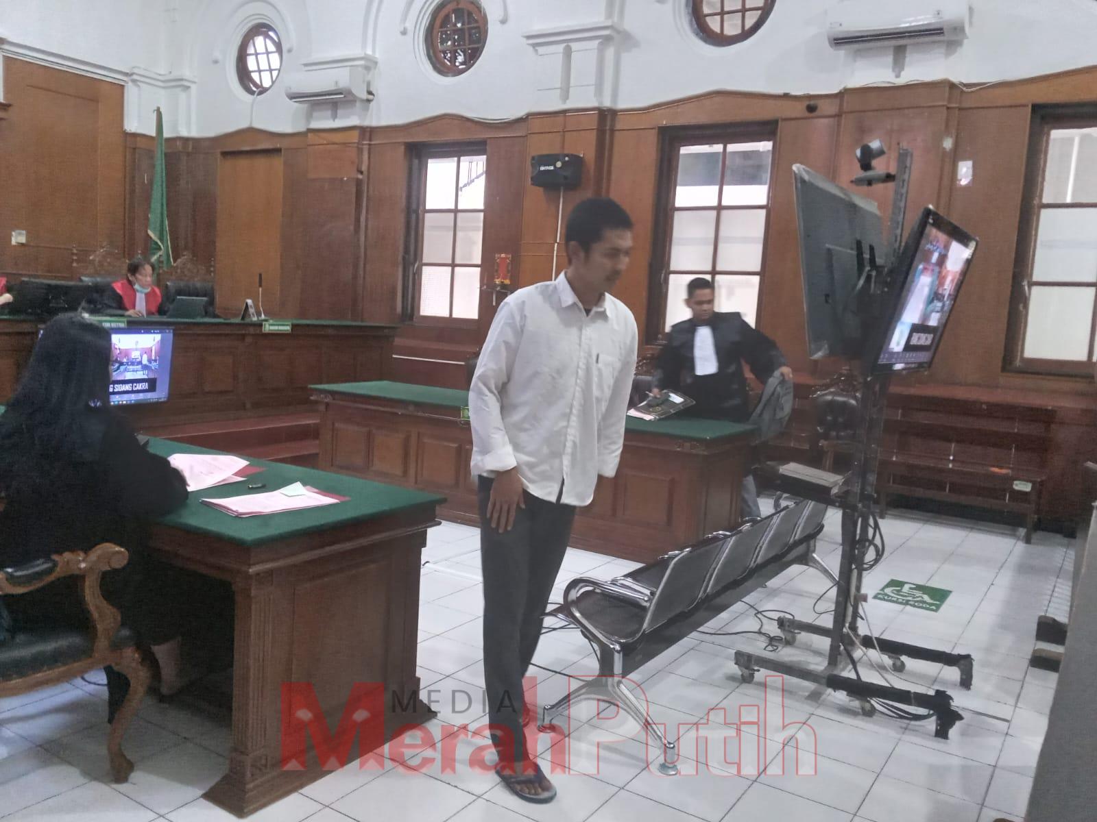 Jaksa Penuntut Umum dalam surat dakwaannya mengungkapkan bahwa tindakan penipuan yang dilakukan oleh Edbert Christianto berlangsung dari September 2019 hingga Desember 2022. Selama periode tersebut, ia memanfaatkan hubungan asmara dengan korban, Lydia Soe