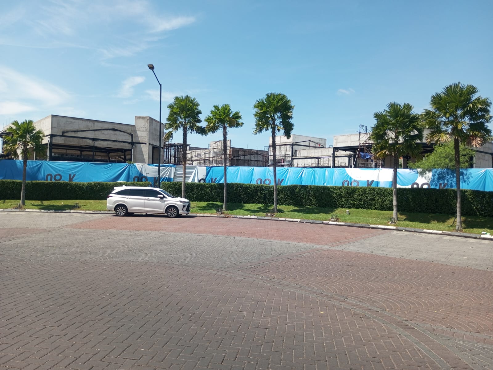 The Nook dibangun oleh PT Sanggar Asri Sentosa (SAS) sebagai pusat komersial untuk FnB dan non-FnB. General Manager PT SAS, Veronica Puspita, menjelaskan bahwa pihaknya telah memenuhi semua persyaratan perizinan yang diperlukan, termasuk surat keterangan 