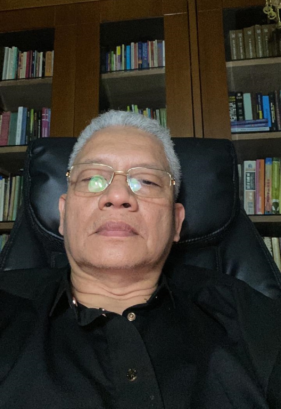 Eks Direktur Utama PT PLN Batubara, Khairil Wahyuni, membagikan pengalamannya tentang betapa dahsyatnya kekuatan berpegang teguh pada Alquran dan ketauladanan Rasulullah. Berkat hal tersebut, ia mampu bangkit dari kegagalan merajut karier di PLN, yang ter