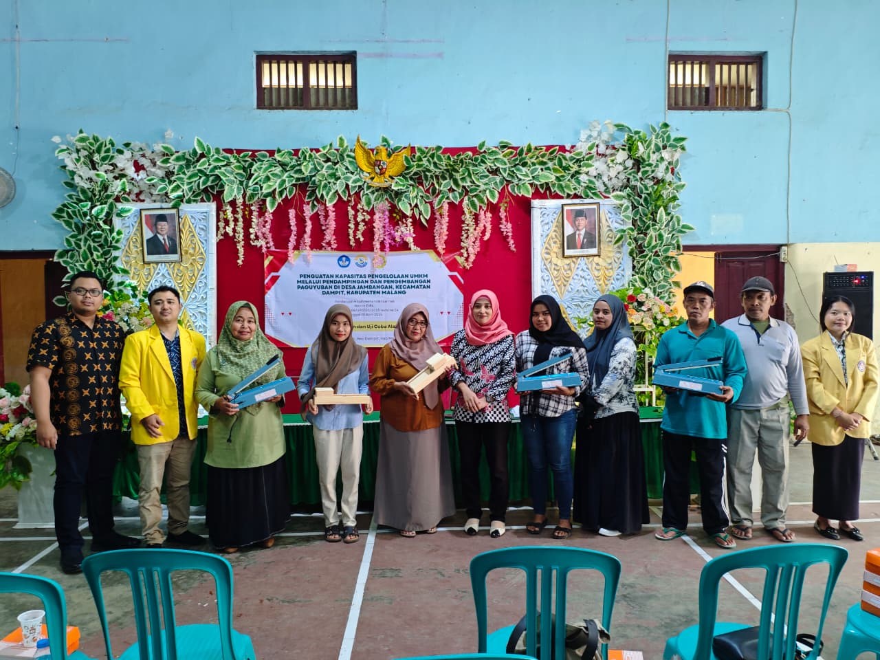 Penguatan Kapasitas Pengelolaan UMKM melalui Pendampingan dan Pengembangan Paguyuban di Desa Jambangan, Kecamatan Dampit, Kabupaten Malang.” Tim pengabdi dipimpin oleh Wahyu Hindiawati, S.H., M.H. (Dosen Fakultas Hukum UNIDHA), dengan anggota Dr. Novita R