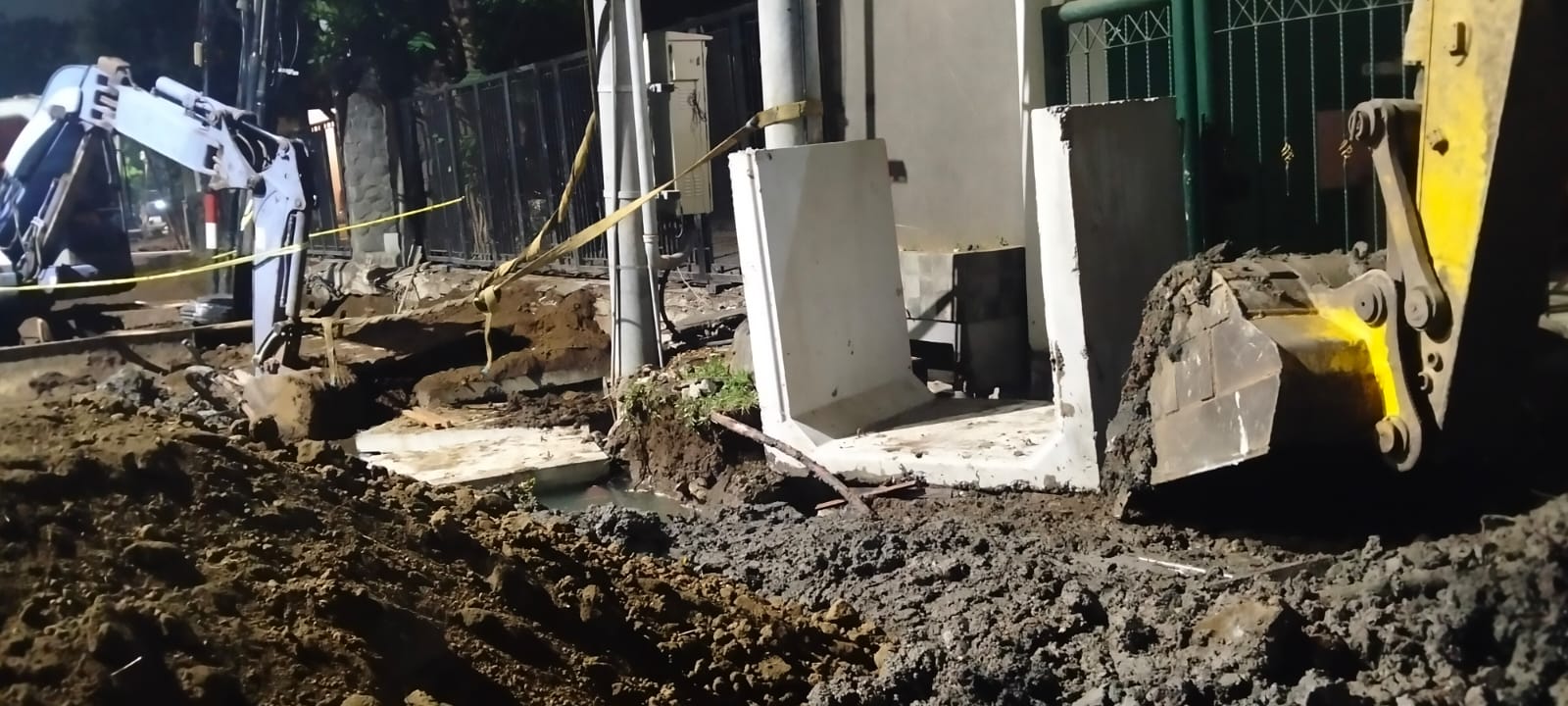 Lokasi kejadian kecelakaan kerja berada di proyek drainase Jalan Gayungsari Barat I MMP I Dhimas 
