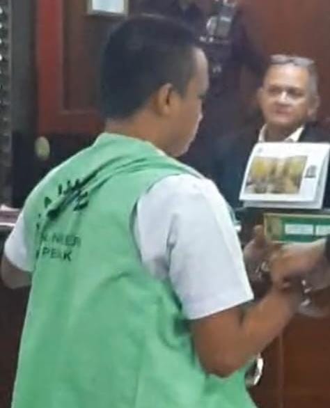 Terdakwa Abner Uki Oktavian dituntut hukuman 12 tahun penjara oleh Jaksa Penuntut Umum (JPU) Kejari Tanjung Perak namun keluarga korban menyesalkan tuntutan dari JPU Ida Bagus yang dinilai terlalu ringan, padahal jelas kasus ini merupakan pembunuhan yang 