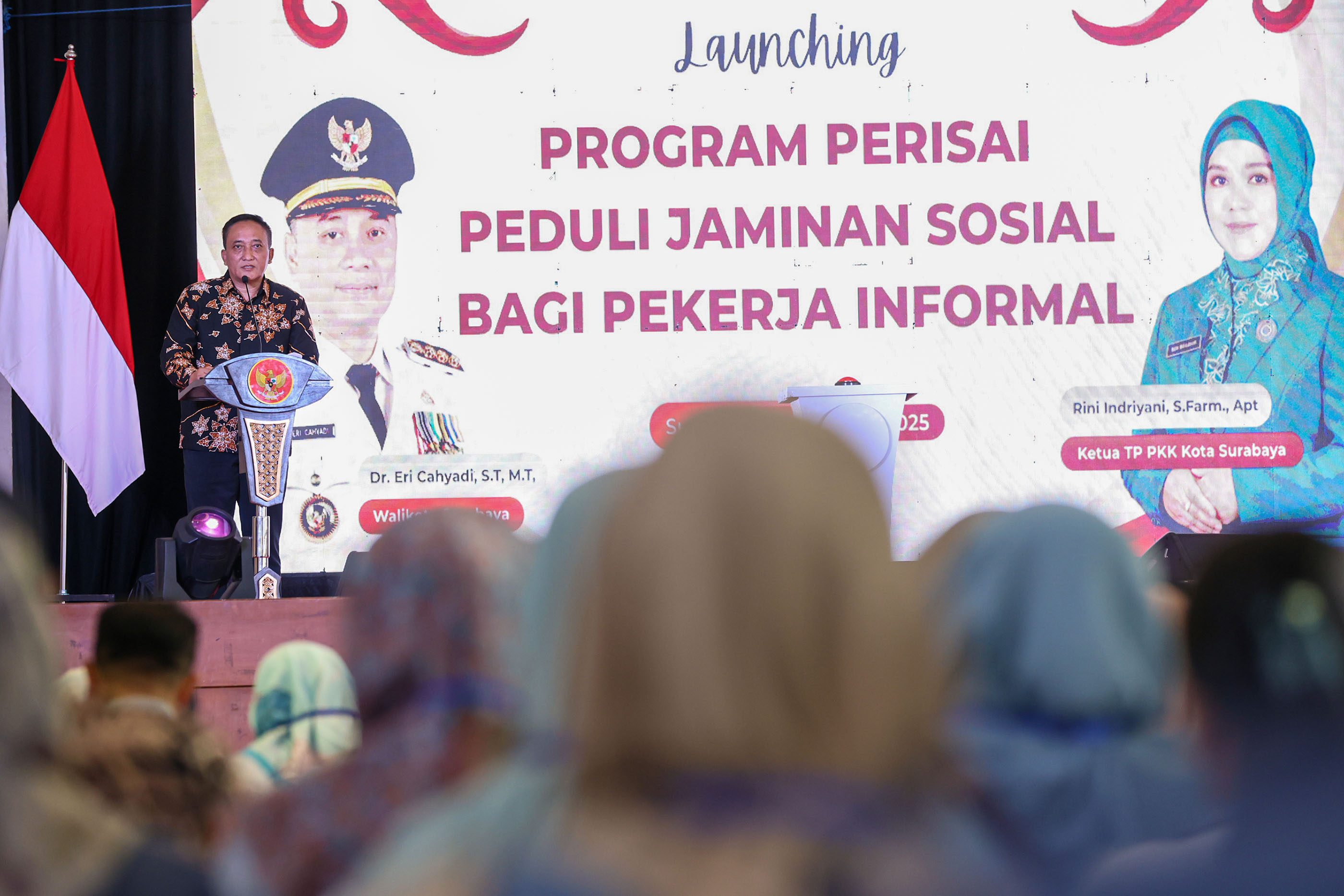 Kepala Dinas Perindustrian dan Tenaga Kerja (Disperinaker) Surabaya, Agus Hebi Djuniantoro
