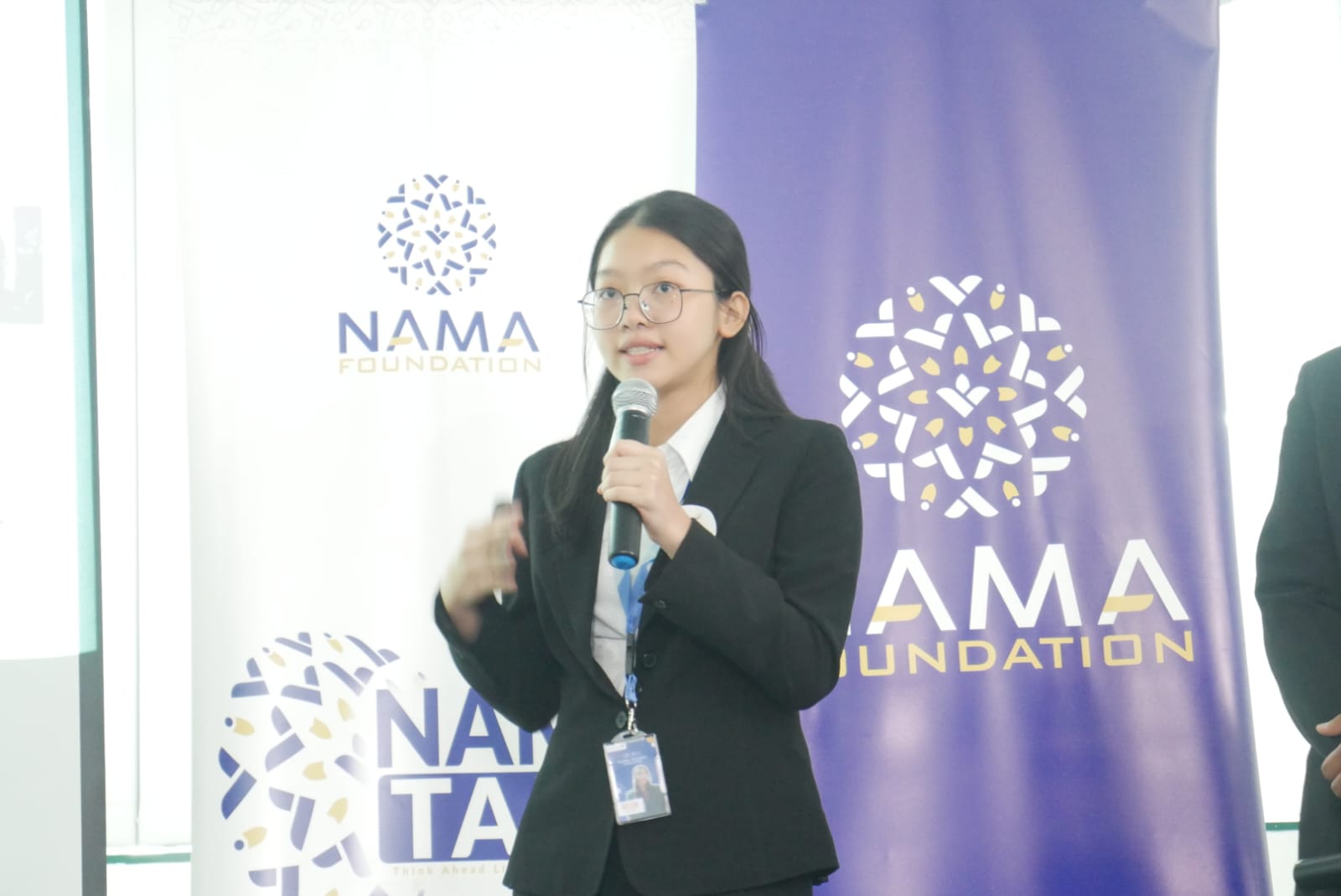 Helen, alumni Fakultas Farmasi Universitas Sumatera Utara (USU), hal itu bukan sekadar impian. Selama masa kuliahnya. Ia berhasil menerbitkan empat artikel ilmiah di jurnal bereputasi Scopus, dengan fokus pada penelitian bahan alam dan pengembangan obat h