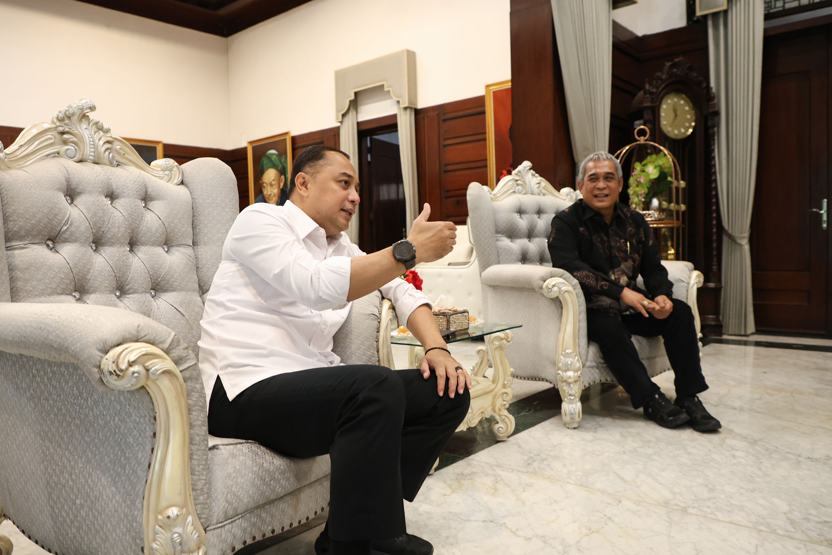 Wali Kota Eri Cahyadi menggelar pertemuan dengan Asosiasi Badan Penyelenggara Perguruan Tinggi Swasta Indonesia (ABP-PTSI) Jawa Timur. Dalam pertemuan itu, Eri mengaku prihatin setelah mendengar langsung curahan hati para rektor PTS terkait banyaknya maha