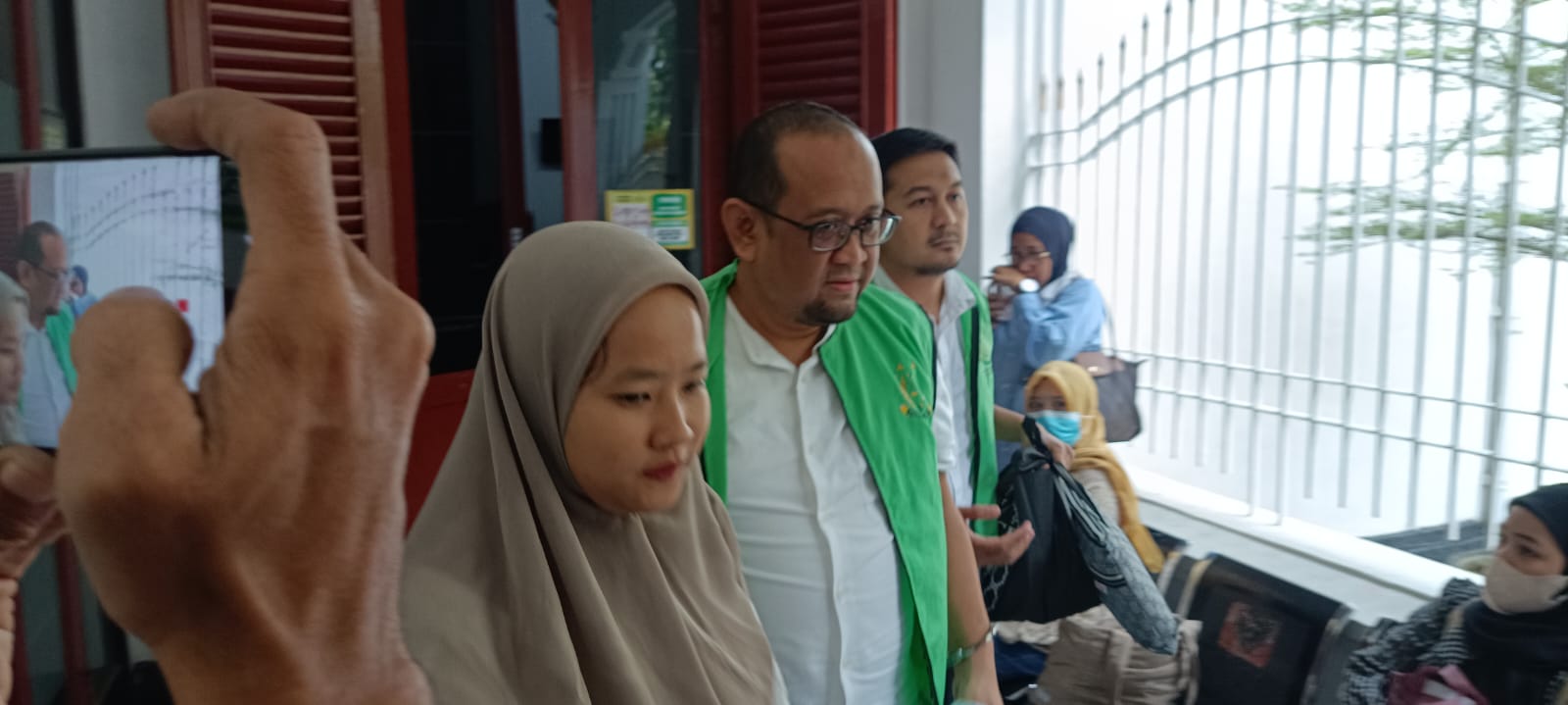 Direktur PT Kapita Ventura Indonesia dan M. Luthfy selaku Direktur PT Petro Energi Solusi, divonis bersalah dalam perkara penipuan investasi suplai solar yang merugikan korban Arie S. Tyawatie sebesar Rp1,5 miliar di Pengadilan Negeri (PN), Senin (2/2) | 
