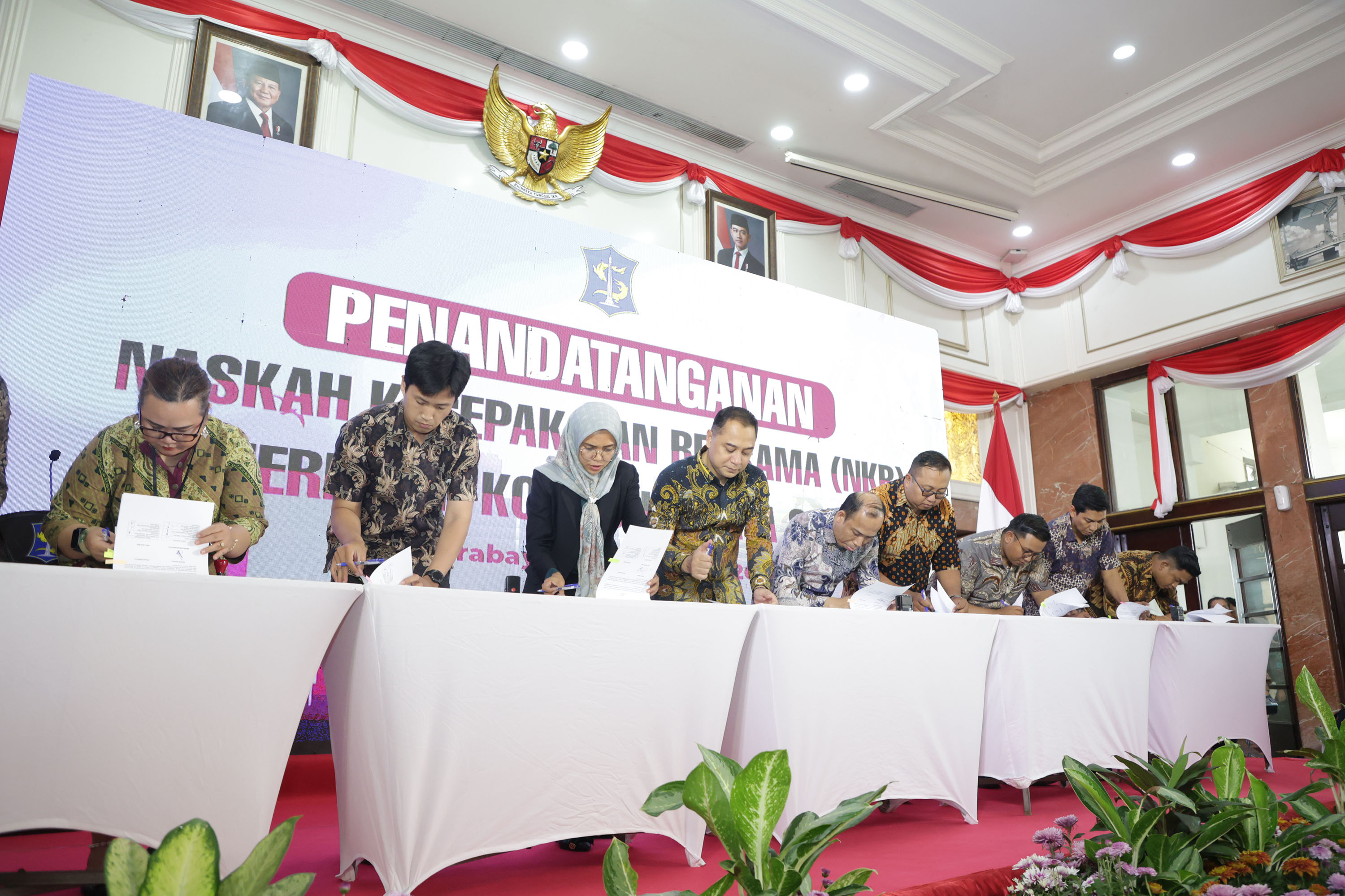 Dalam Naskah Kesepakatan Bersama (NKB) pihak hotel berkomitmen menyerap kebutuhan logistik dari warga dan UMKM Surabaya. Komoditas yang disepakati meliputi daging sapi, daging ayam, telur, sayur-mayur, buah-buahan, susu segar, beras, gula, minyak goreng, 