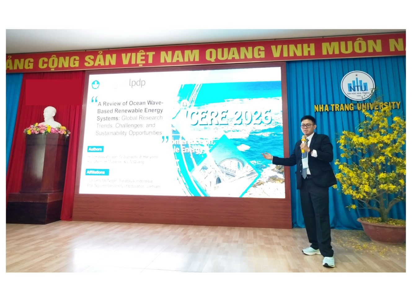 Mahasiswa Program Doktor (S3) Pendidikan Sains Universitas Negeri Surabaya (UNESA), Hasan NH meriset energi gelombang laut dalam forum ilmiah internasional yang berlangsung di Nha Trang University, Vietnam, pada 28 Februari hingga 2 Maret 2026 | MMP | dok
