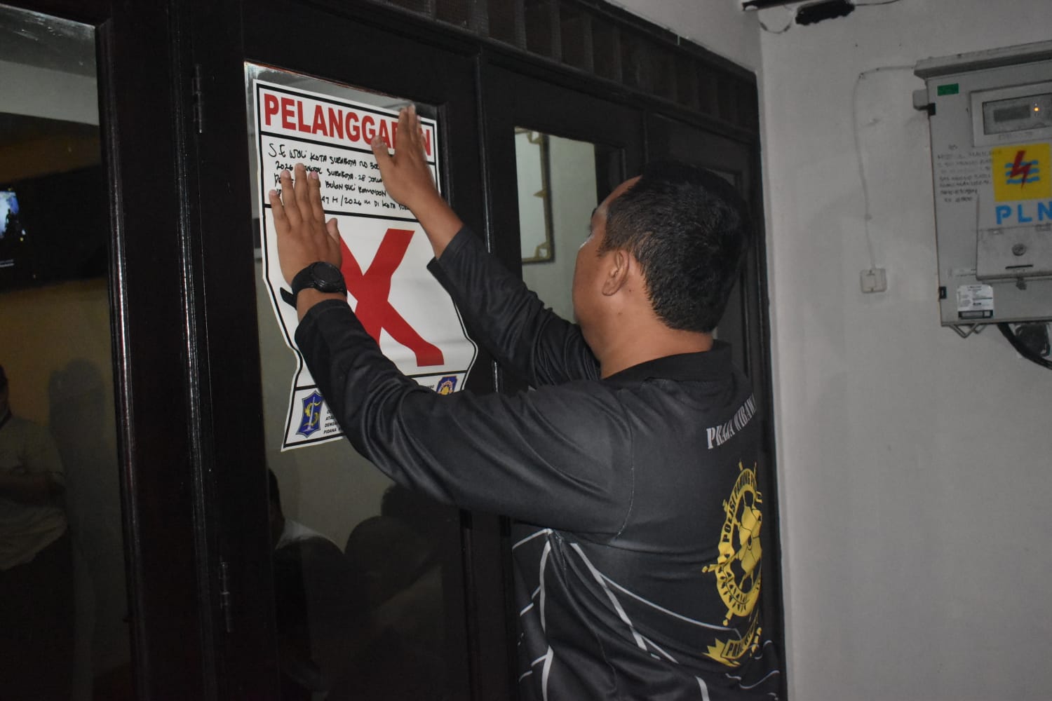Penindakan dilakukan setelah petugas mendapati aktivitas pelayanan terhadap pengunjung dua tempat biliar dan satu panti pijat yang tetap beroperasi selama bulan Ramadan | MMP | dok 