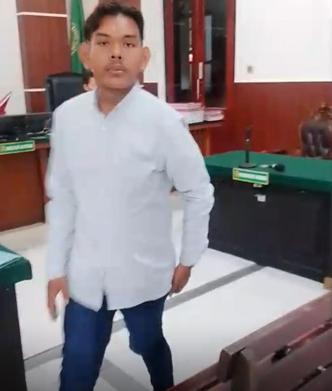 Billy Arnaleba yang tidak ditahan oleh penyidik ini usai sidang sempat mengakui bahwa dirinya telah berdamai dengan korban. Namun, Billy enggan menjelaskan lebih lanjut karena mengaku tidak diperbolehkan oleh atasannya yakni perwira Polda Jatim | MMP | To