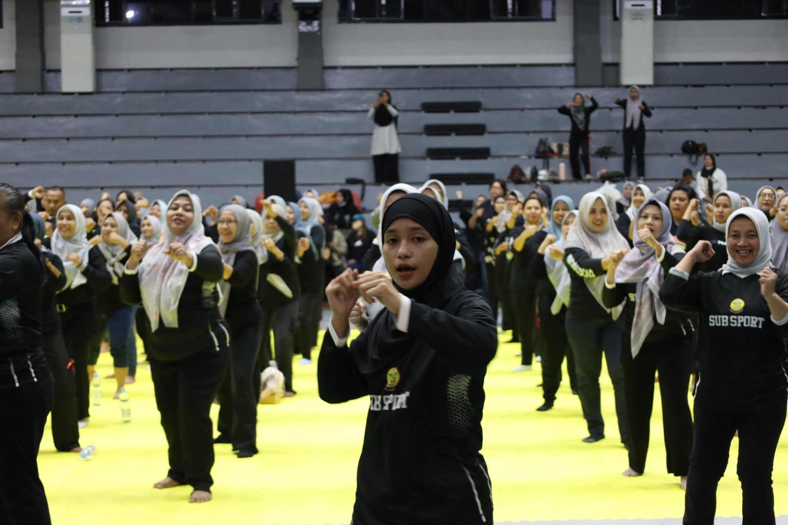 Women Fight Back sebagai cara baru memperingati Hari Kartini dengan membekali perempuan kemampuan bela diri. Melalui pelatihan tersebut, peserta tidak hanya diajarkan teknik fisik, tetapi juga dilatih membangun refleks, keberanian, dan kesiapsiagaan saat 