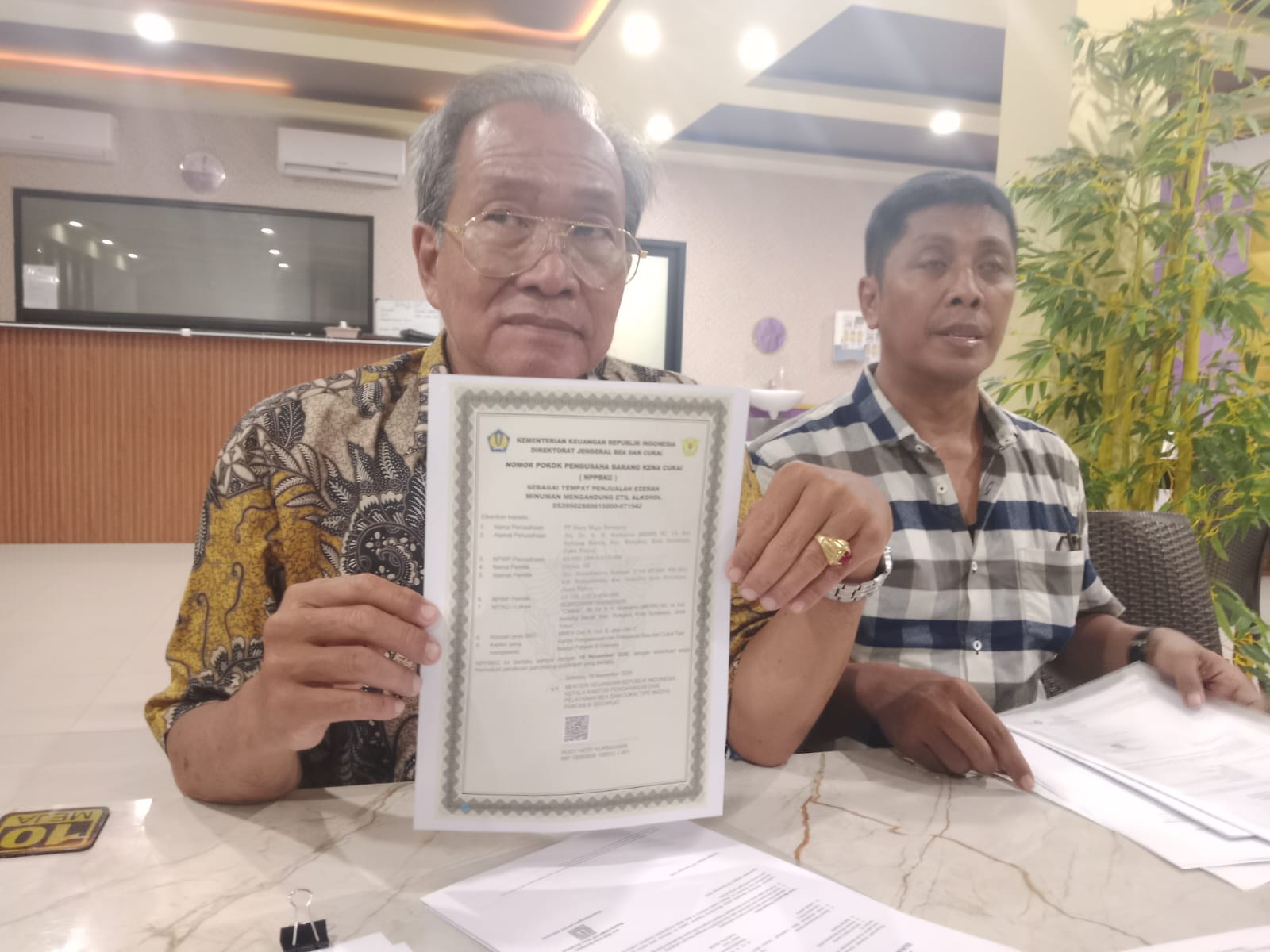 Manajemen Casbar mengklaim telah beberapa kali melakukan mediasi dengan warga sekitar. Bahkan, manajemen telah memberikan kompensasi sebesar Rp12 juta kepada salah satu warga yang mengaku terdampak langsung oleh kebisingan dari aktivitas tersebut | MMP | 
