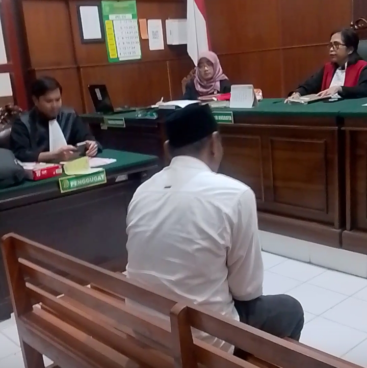 Ketua Majelis Hakim Sarlota Marselina Suek menegaskan bahwa terdakwa terbukti tanpa hak menawarkan, menjual, membeli, hingga menjadi perantara peredaran narkotika jenis ekstasi di Diskotik Station, Tunjungan Plaza | MMP | Totok Prastio