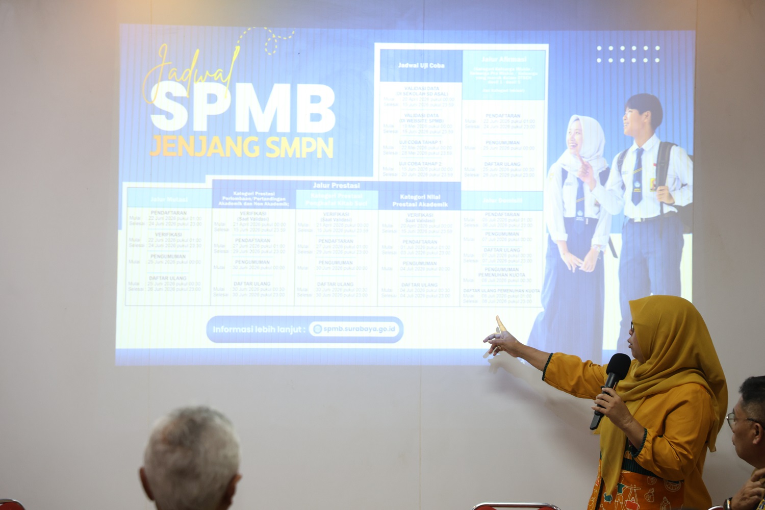 Kadispendik Kota Surabaya, Febrina Kusumawati, menjelaskan bahwa mekanisme penilaian pada jalur prestasi nonakademik tahun ini dibedakan berdasarkan jenis kompetisi yang diikuti peserta | MMP | dok