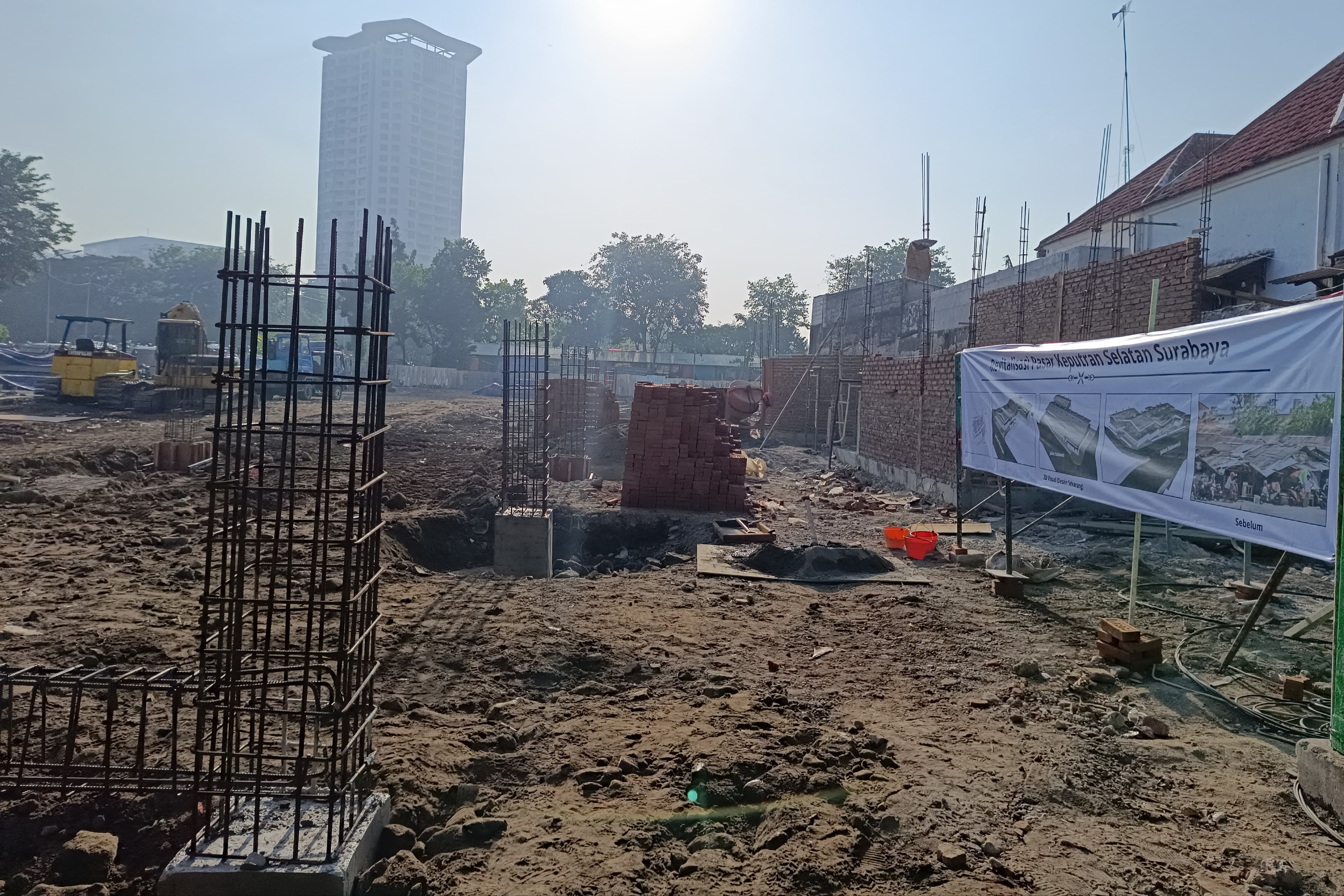 Revitalisasi Pasar Keputran Selatan nantinya ada penambahan sekitar 60 stan baru di lantai dua pasar. Dengan penambahan tersebut, total stan di Pasar Keputran Selatan akan mencapai 384 unit, terdiri dari 324 stan existing di lantai satu dan 60 stan baru d
