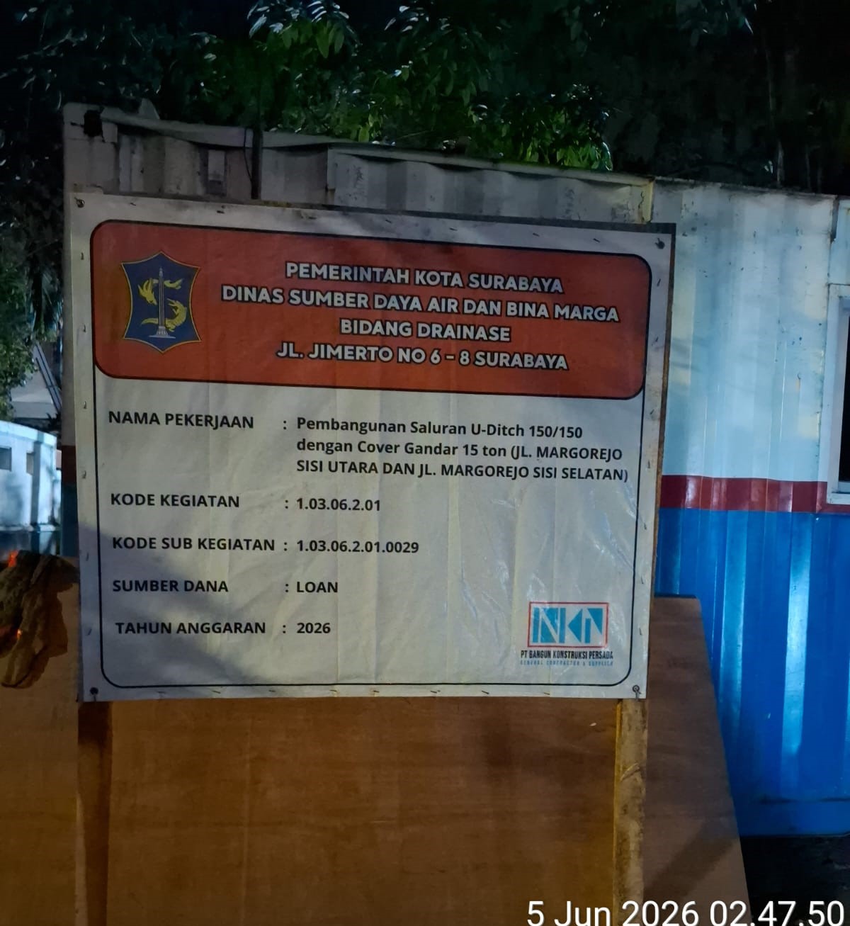 Polrestabes Surabaya saat ini melakukan pendalaman terhadap kasus kecelakaan yang terjadi di area proyek saluran dan pembangunan box culvert di Jalan Margorejo Indah, Surabaya. Peristiwa tersebut terjadi pada Jumat (12/6/2026) malam dan menyebabkan seoran