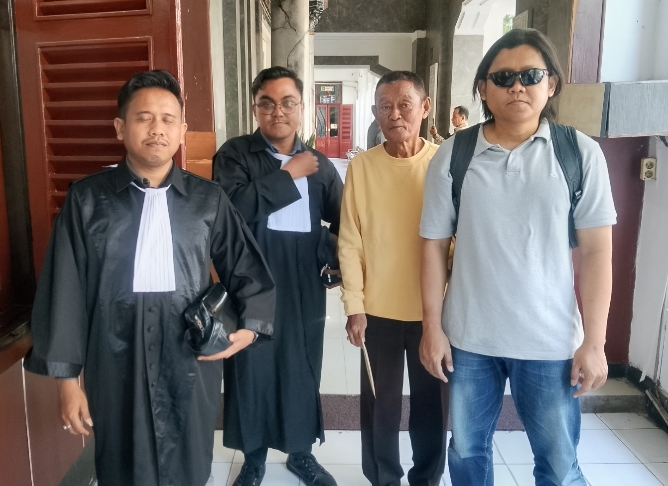 Terdakwa Jefta Gideon Nggebu bersama tim penasihat hukum belum memberikan keterangan resmi usai putusan sela usai Majelis Hakim Pengadilan Negeri (PN) Surabaya menolak eksepsi atau keberatan yang diajukan terdakwa | MMP | Totok Prastio 