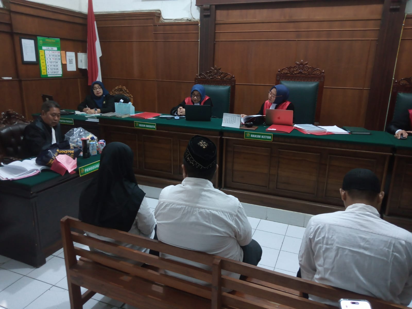 Dalam kesaksian pada persidangan yang digelar, Senin (08/06), Terdakwa Adi Purwoko mengakui telah menjual produk-produk Cimory yang sudah kedaluwarsa maupun yang mendekati masa kedaluwarsa kepada terdakwa Agatha | MMP | Totok Prastio 