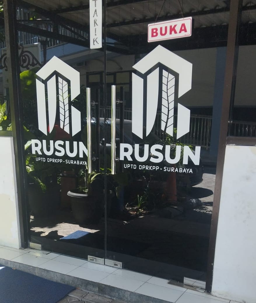 Kantor UPTD Rumah Susun di bawah Dinas Perumahan Rakyat dan Kawasan Permukiman serta Pertanahan (DPRKPP) Kota Surabaya menjadi lokasi kegiatan operasional pengelolaan hunian vertikal di Kota Surabaya. DPRKPP menjelaskan bahwa pelaksanaan pendampingan dan 